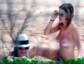 O topless de Ashley Benson, de Spring Breakers