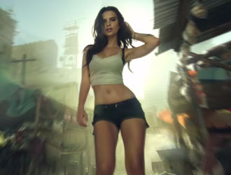 Emily Ratajkowski serve de modelo para vídeo promocional do novo Call of Duty