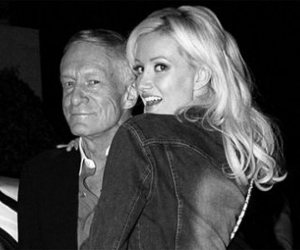 Ex-coelhinha nº1 fala mal da Mansão Playboy e de Hugh Hefner