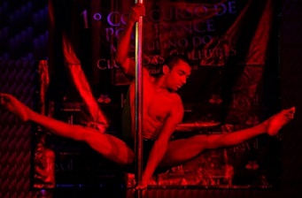 Clube das Mulheres realiza seu primeiro concurso de Pole Dance Masculino