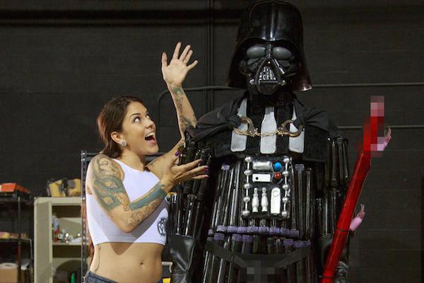 Atriz pornô constrói Darth Vader feito de vibradores