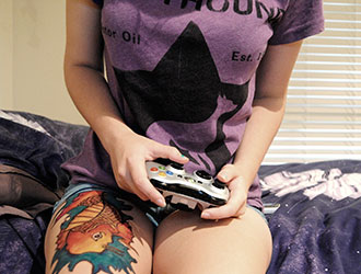 Estudo revela que gamers que hostilizam mulheres em comunidades de jogos são péssimos jogadores