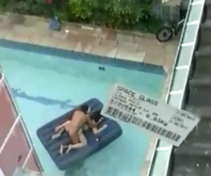 Pedreiro flagra casal fazendo sexo na piscina [vídeo]