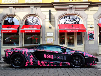 YouPorn exibe Lamborghini Aventador envelopado com sua marca