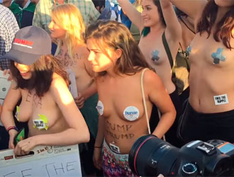 Garotas de topless vão as ruas para manifestação anti Donald Trump