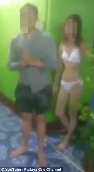 Casal flagrado fazendo sexo em público é obrigado a rezar (vídeo)