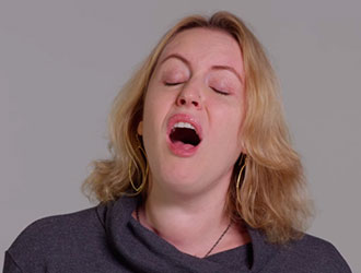 100 pessoas são convidadas a mostrar sua ‘O-Face’