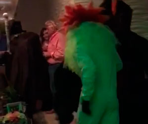 E o título de fantasia do ano no Halloween 2016 vai para…