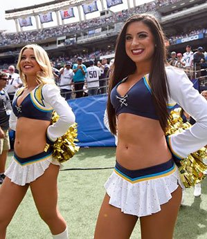 Segurança se masturba observando Cheerleaders durante jogo do San Diego Chargers