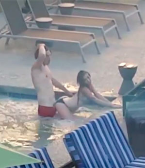 Casal mandando ver em jacuzzi de hotel