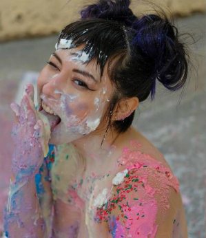 Sploshing: fetiche por coisas molhadas e melequentas (Vídeos)