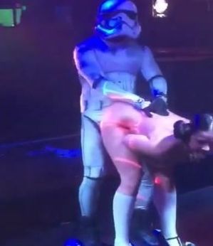 Show pornô traz Stormtrooper transando com Princesa Leia (Vídeo)