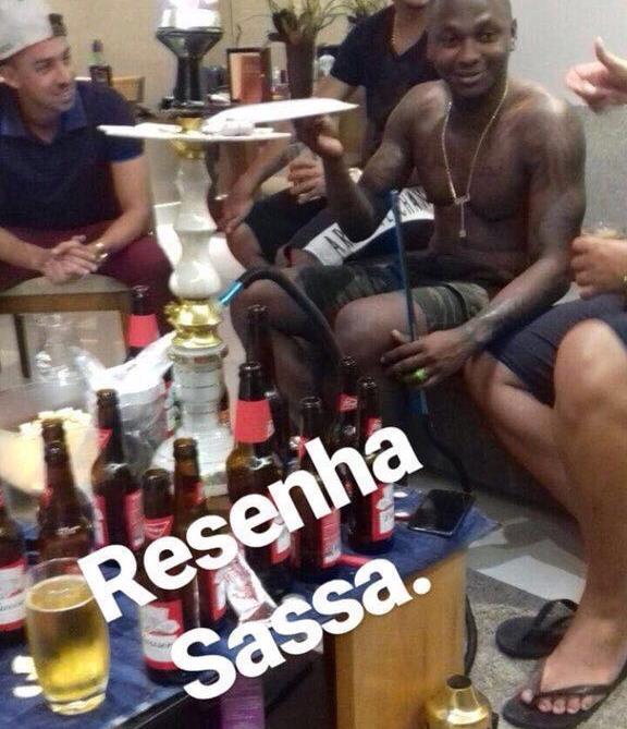 Jogador Sassá do Cruzeiro tem fotos e vídeos de festa vazados