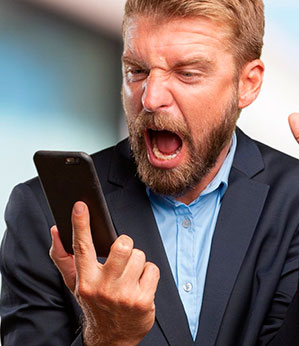 Seu Jão ficou desconcertado com o gemidão do whatsapp no culto da igreja