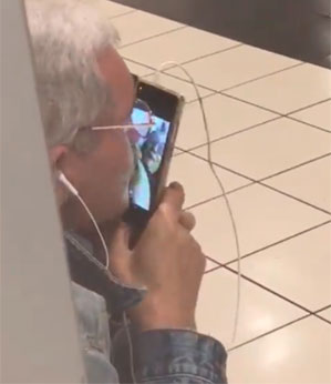 Quando a saudade bate e você resolve começar as preliminares pelo celular