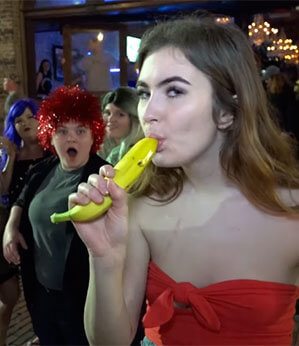 Youtuber vai às ruas e convida garotas para desafios lascivos