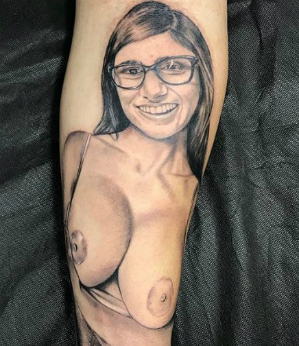 Mia Khalifa tem rosto tatuado por outro brasileiro