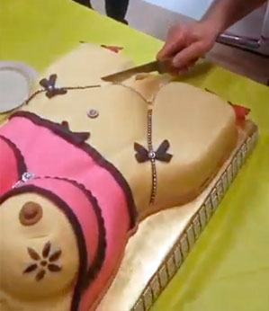 Funcionário se aposenta e colegas se divertem com bolo erótico em sua despedida
