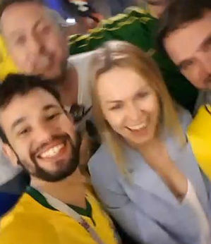 Copa do Mundo 2018: Brasileiros encontram com russa na Rússia (Vídeo)