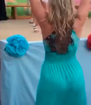 Quando o pai fica responsável por filmar a apresentação dos filhos na escola