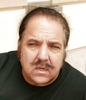 Ron Jeremy é processado por múltiplas agressões sexuais