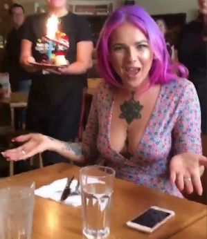 Como trollar a namorada e ganhar sobremesa grátis ao mesmo tempo