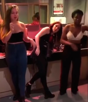 Você realmente sabe o que as mulheres fazem quando vão ao banheiro nas baladas?