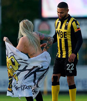 Invasão de campo anima partida de futebol na segunda divisão holandesa