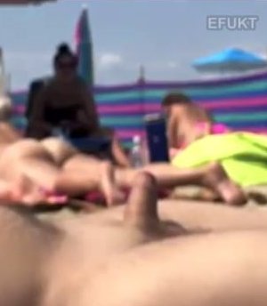 Pervertido se grava ejaculando na frente de mulheres em praias e clubes