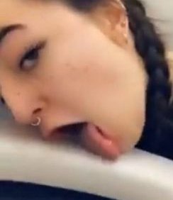 Lamber privada: fetiche por passar a língua em vasos sanitários
