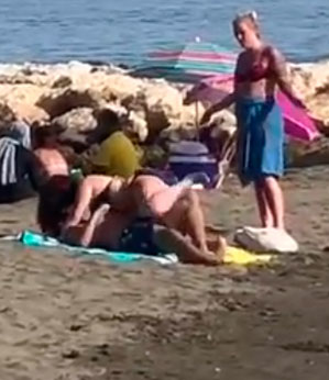 O casal que se empolgou demais em uma praia na Espanha