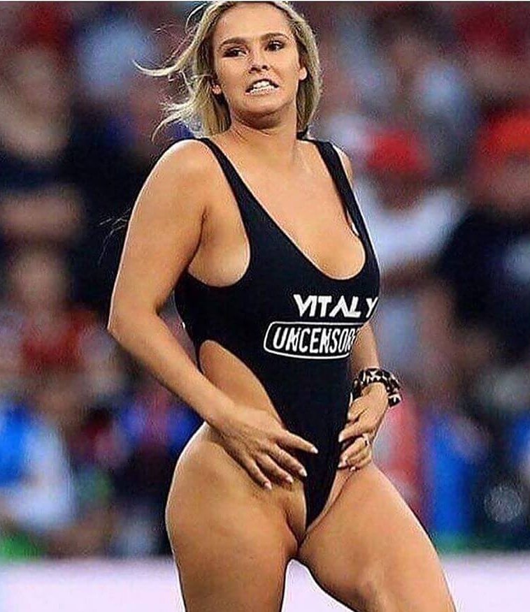 Kinsey Wolanski: loira de maiô cavado invade final da Champions League