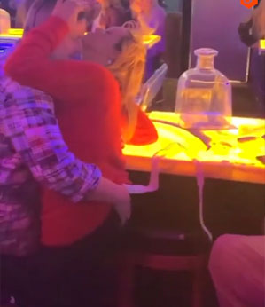 Aquele mico que a sua gata passou no pub