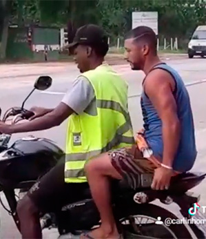 O dia em que o ‘homem pepino’ precisou pegar um moto-taxi